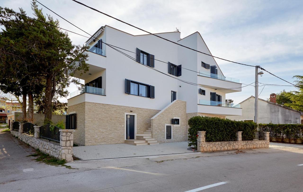 Apartments Nika ตูรันญ์ ภายนอก รูปภาพ