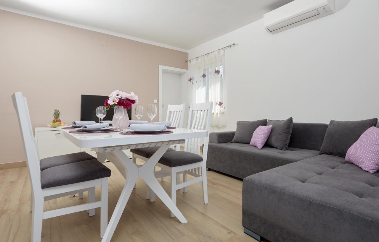 Apartments Nika ตูรันญ์ ภายนอก รูปภาพ