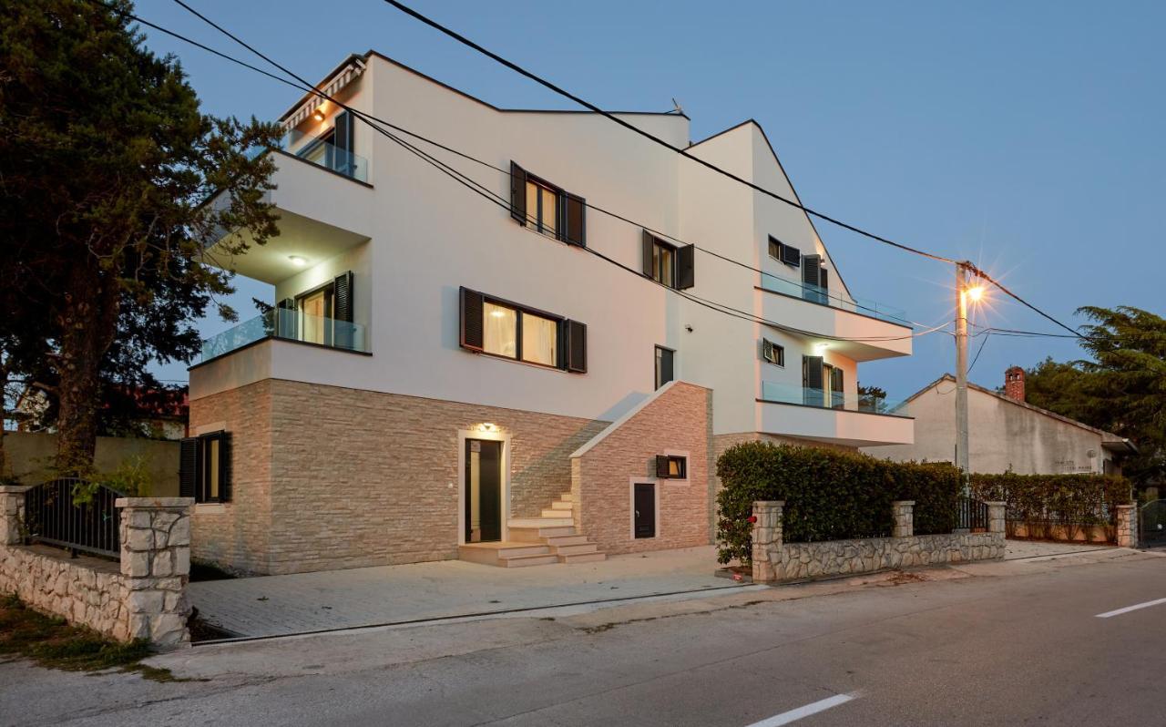 Apartments Nika ตูรันญ์ ภายนอก รูปภาพ