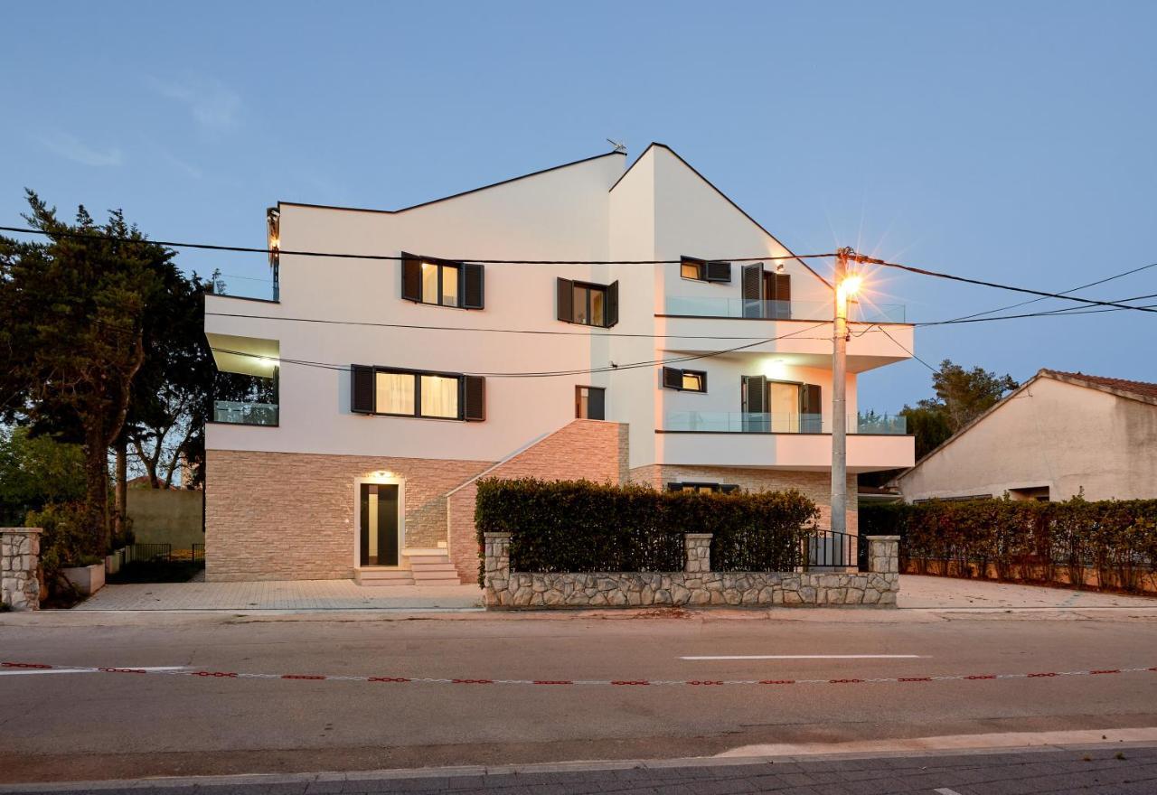 Apartments Nika ตูรันญ์ ภายนอก รูปภาพ
