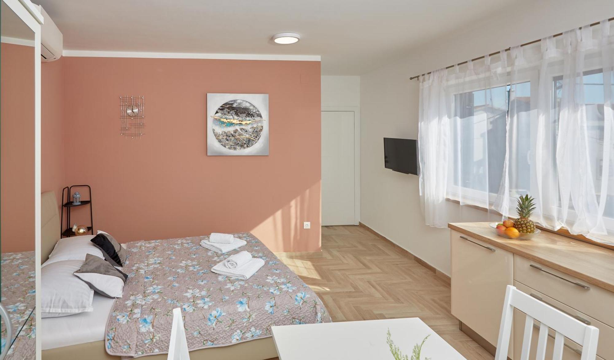 Apartments Nika ตูรันญ์ ภายนอก รูปภาพ